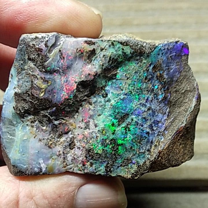 ボルダーオパール置物 オーストラリア クイーンズランド州産『ボルダーオパール原石』400g